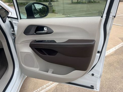 Used 2020 Chrysler Voyager LX w/ Cold Weather Group image 15