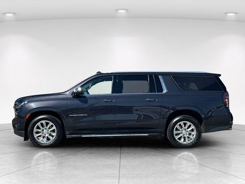 Used 2023 Chevrolet Suburban Premier AWD/4WD image 3