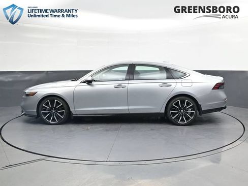 Used 2025 Honda Accord Touring image 9