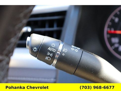 Used 2023 GMC Acadia SLT image 12