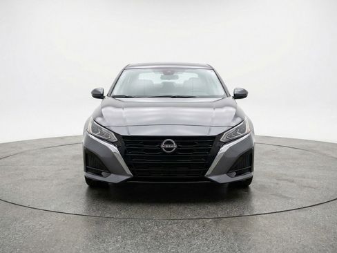 Used 2025 Nissan Altima 2.5 SV FWD image 2
