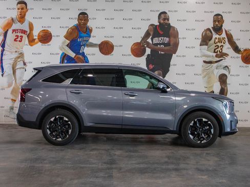 Used 2025 Kia Sorento S w/ Panoramic Sunroof Package FWD image 19