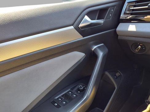 Used 2025 Volkswagen Jetta SE w/ Sunroof Package FWD image 18