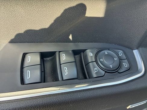 Used 2022 GMC Sierra 1500 SLT w/ SLT Convenience Package AWD/4WD image 8