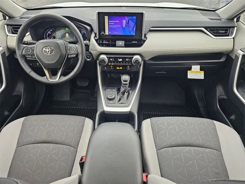Used 2025 Toyota RAV4 XLE image 15