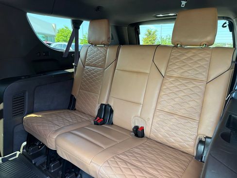 Used 2023 Cadillac Escalade ESV Sport w/ LPO, ONYX Package AWD/4WD image 40
