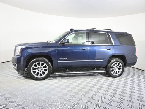 Used 2017 GMC Yukon Denali image 2