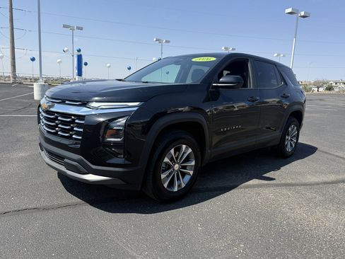 Used 2026 Chevrolet Equinox LT AWD/4WD image 9