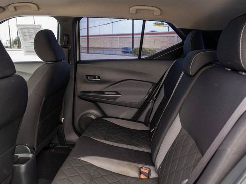 Used 2018 Nissan Kicks SV image 14