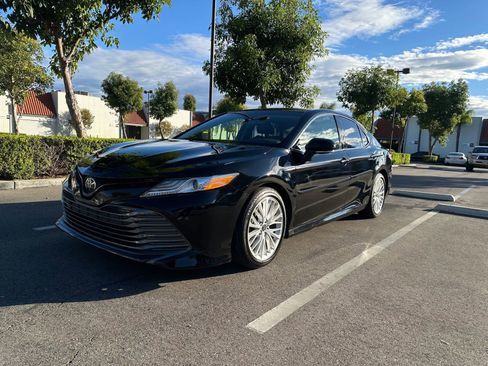 Used 2018 Toyota Camry XLE image 1