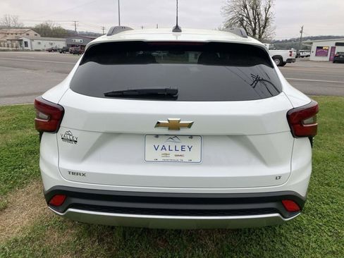 New 2026 Chevrolet Trax LT w/ Sunroof Package image 5