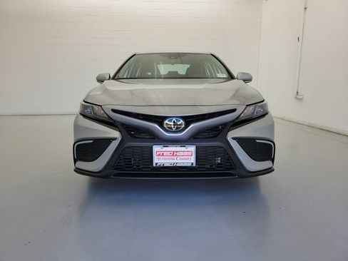 Used 2023 Toyota Camry SE FWD image 3