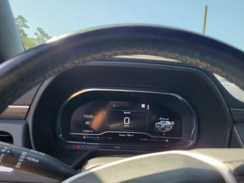 Used 2022 GMC Yukon XL SLT w/ SLT Luxury Package image 15