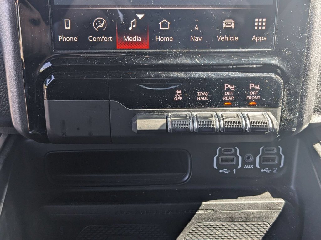 Used 2023 RAM 1500 Laramie AWD/4WD image 22