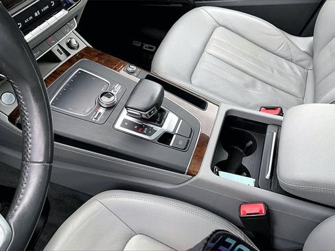 Used 2020 Audi Q5 e Premium Plus w/ Premium Plus Package image 13