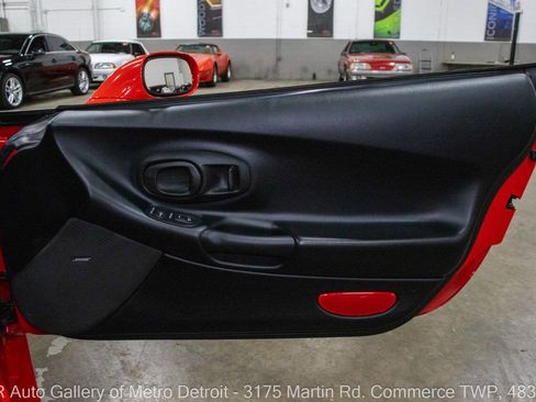 Used 2000 Chevrolet Corvette Coupe image 32