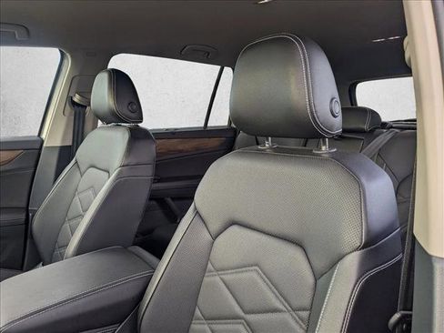 Used 2025 Volkswagen Atlas SE image 16