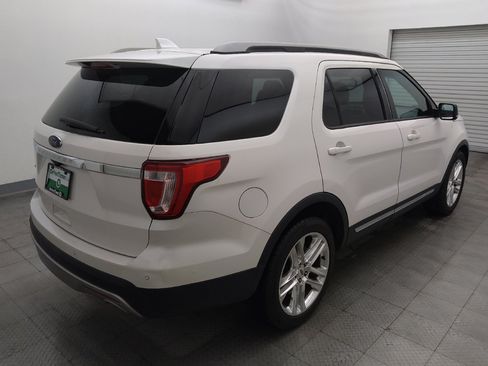 Used 2017 Ford Explorer XLT w/ Equipment Group 202A FWD image 9