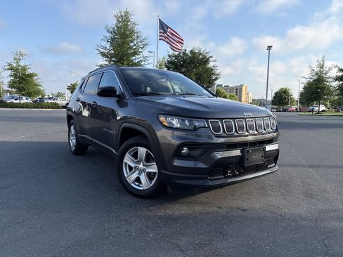 Certified 2022 Jeep Compass Latitude FWD image 2