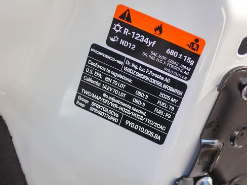 Used 2025 Porsche Cayenne image 27