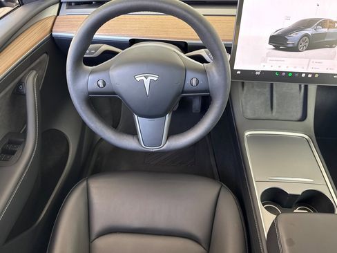 Used 2025 Tesla Model Y Long Range AWD/4WD image 27
