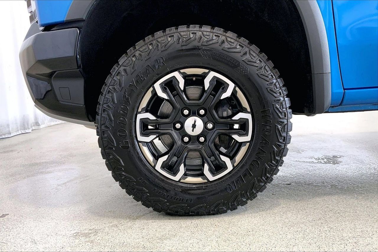 Used 2024 Chevrolet Silverado 1500 ZR2 w/ Technology Package AWD/4WD image 8