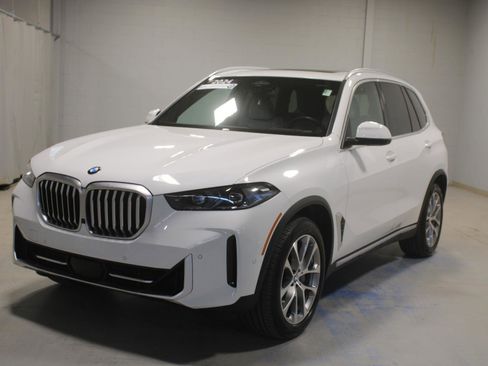Certified 2024 BMW X5 xDrive40i w/ Premium Package AWD/4WD image 1