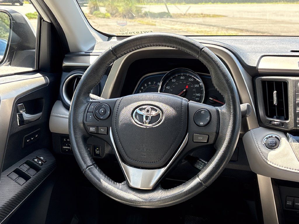 Used 2014 Toyota RAV4 Limited w/ Technology Package AWD/4WD image 26