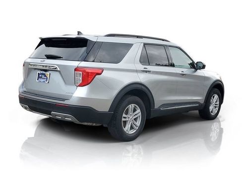 Used 2024 Ford Explorer XLT w/ Equipment Group 202A AWD/4WD image 4