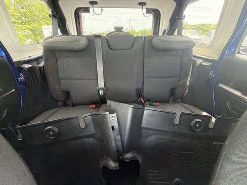 Used 2019 Jeep Wrangler Unlimited Rubicon AWD/4WD image 13