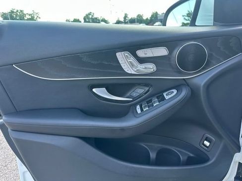 Used 2018 Mercedes-Benz GLC 300 4MATIC image 12