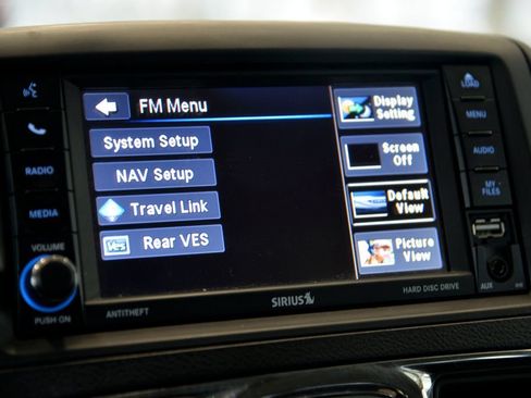 Used 2015 Chrysler Town & Country Touring FWD image 20