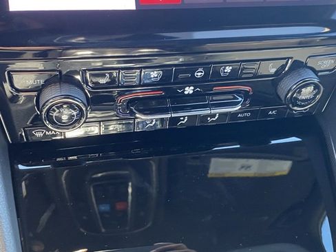 New 2025 Jeep Grand Cherokee L Limited w/ Luxury Tech Group II image 24