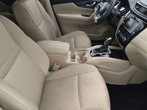 Used 2020 Nissan Rogue SV FWD image 21
