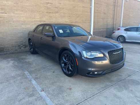 Used 2023 Chrysler 300 S image 3
