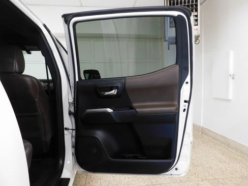 Used 2017 Toyota Tacoma Limited image 72