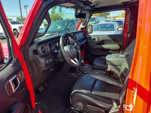 Used 2022 Jeep Wrangler Unlimited Sahara w/ Cold Weather Group image 21