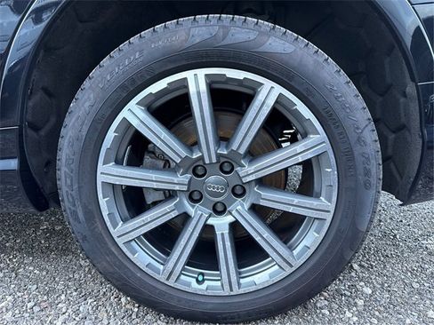 Used 2018 Audi Q7 3.0T Prestige w/ Prestige Package image 28