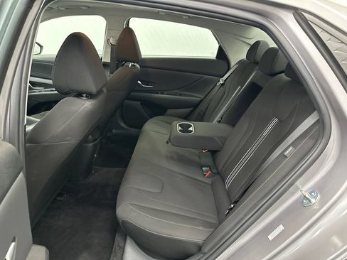 Used 2025 Hyundai Elantra SEL FWD image 19