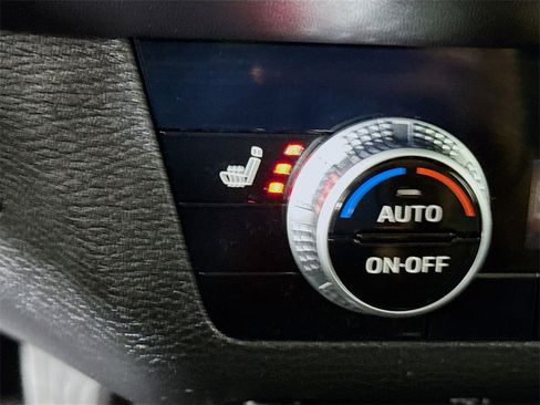 Used 2023 Mitsubishi Outlander SE image 12