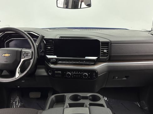 Used 2025 Chevrolet Silverado 1500 LT RWD image 26