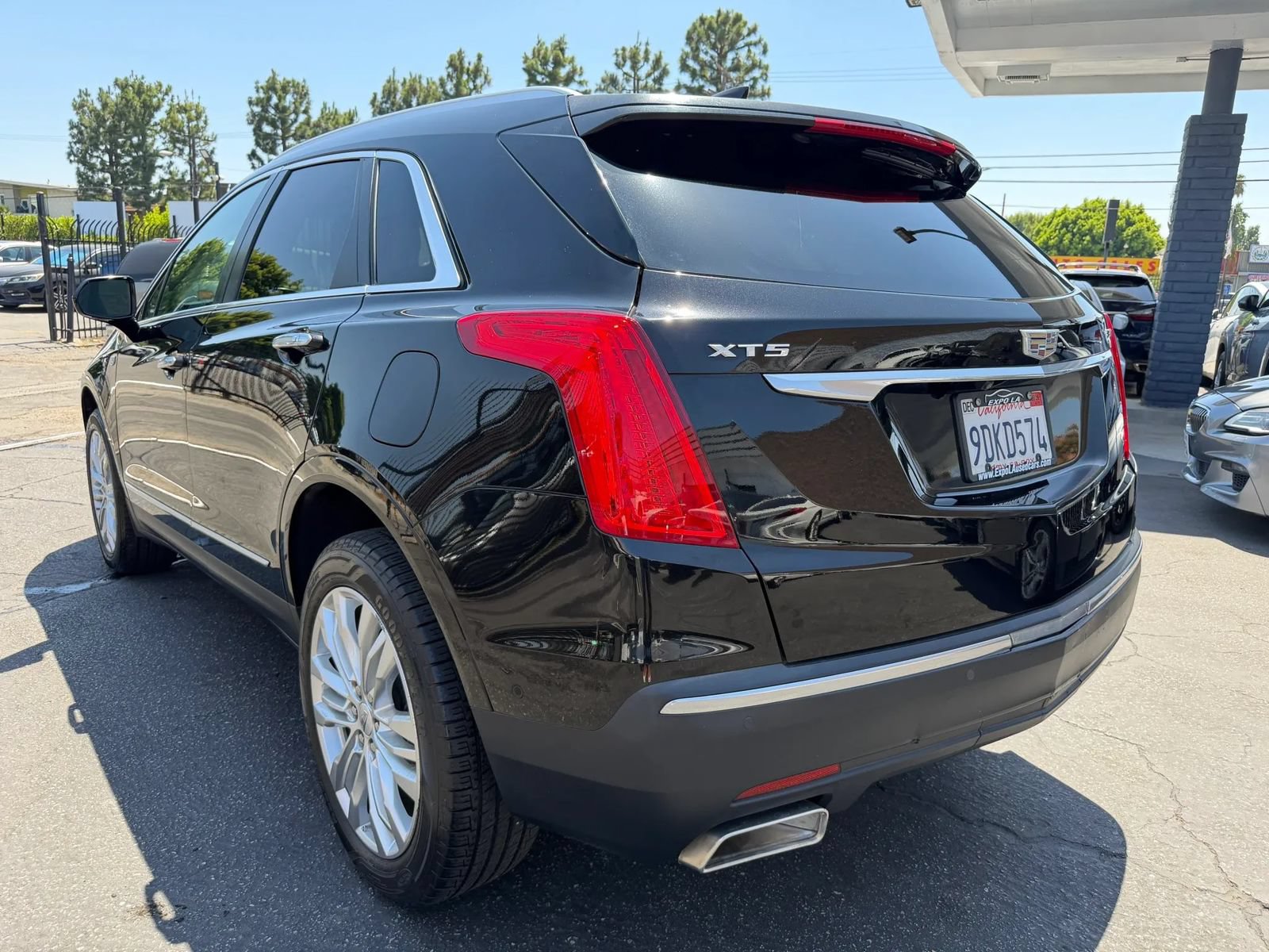 Used 2017 Cadillac XT5 Premium Luxury w/ Driver Assist Package FWD image 24