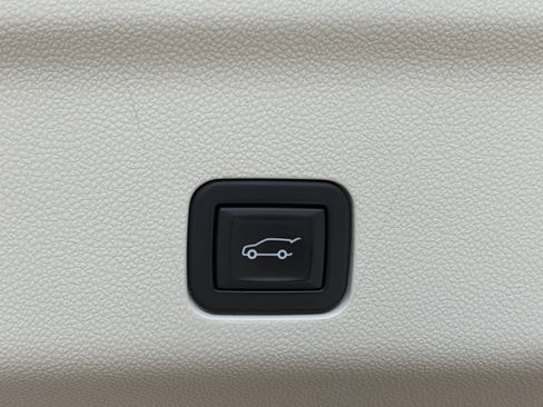 Used 2023 Cadillac Escalade ESV Premium Luxury Platinum w/ LPO, Radiant Package AWD/4WD image 17