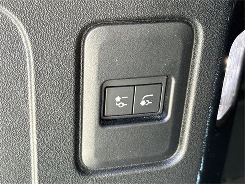 Used 2023 Land Rover Defender 130 First Edition image 12