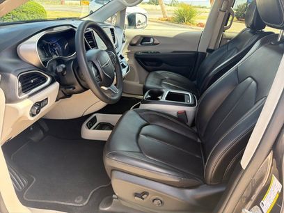 Used 2023 Chrysler Pacifica Touring-L
