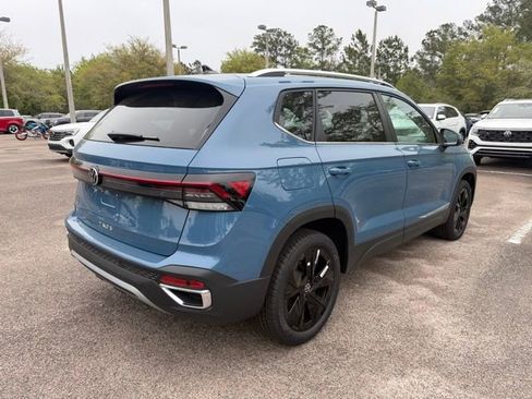 New 2026 Volkswagen Taos SE FWD image 6