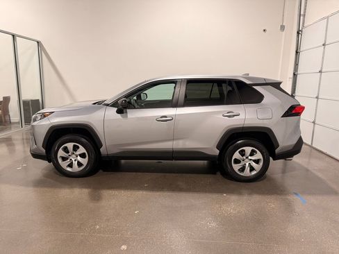 Used 2022 Toyota RAV4 LE image 8