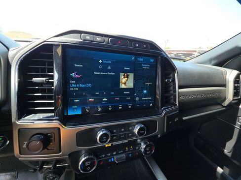 Used 2022 Ford F250 Platinum AWD/4WD image 8