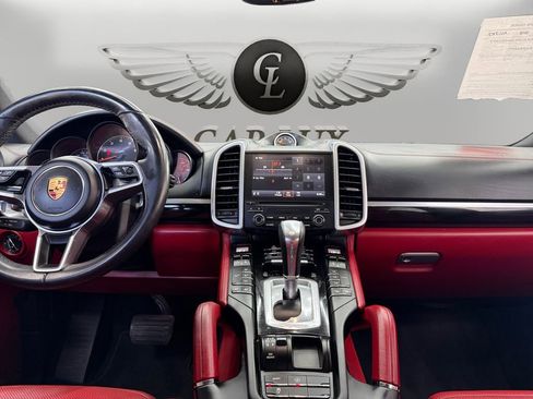 Used 2018 Porsche Cayenne Platinum Edition w/ Premium Package image 11