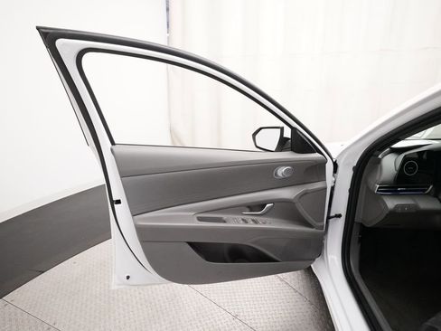 Used 2024 Hyundai Elantra SEL FWD image 27